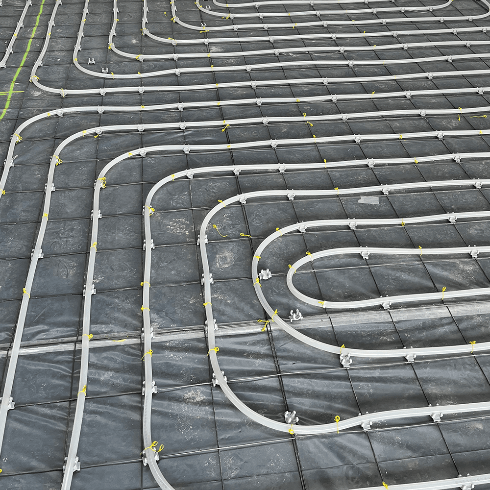Gittermattensystem mit hochwertigem Heiz-/Kühlrohr, das auf der Gittermatte befestigt wird
