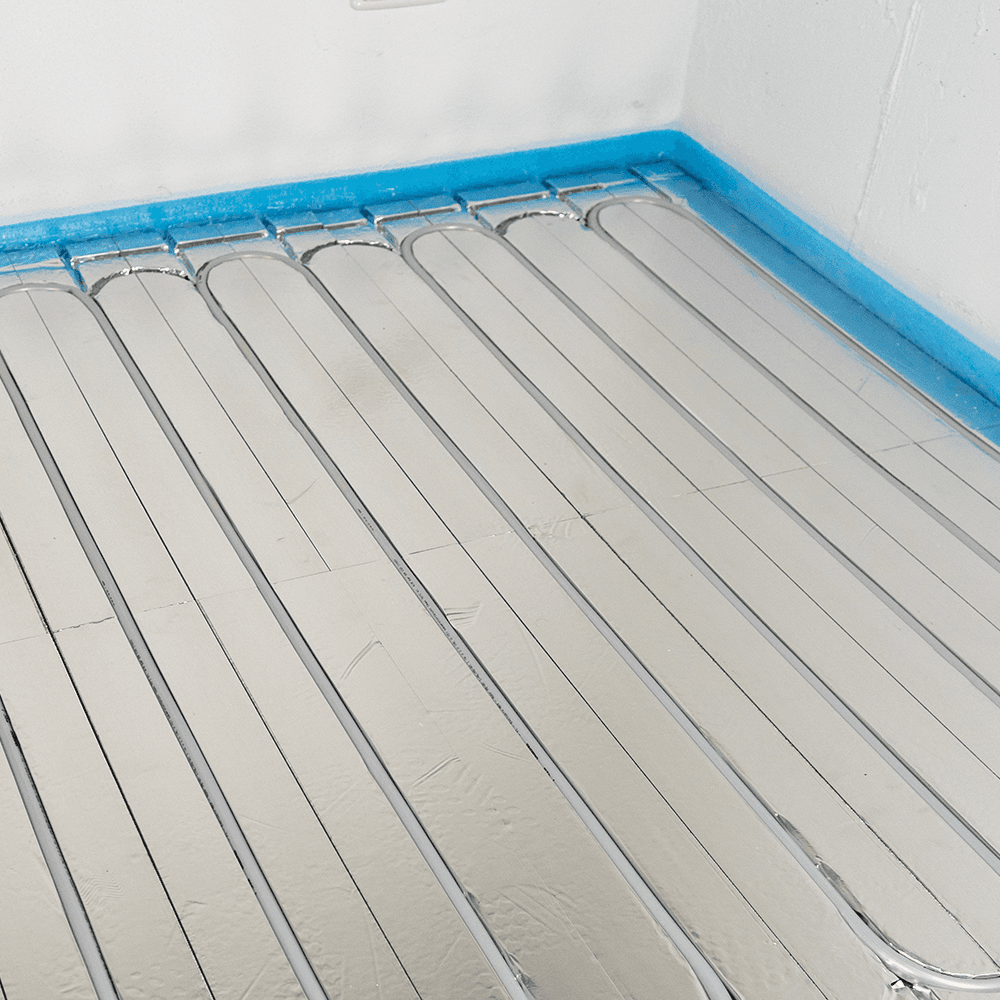 Avanti-System mit hochwertigem Heiz-/Kühlrohr, das besonders schnell und flexibel auf dem Trägersystem verlegt wird